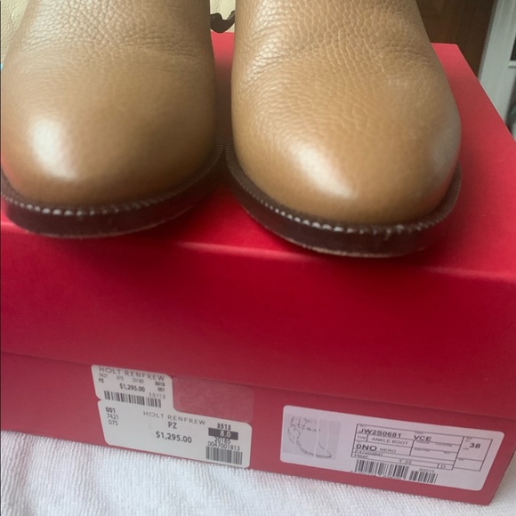 🌈ROCKSTUD Ankle Boot
VALENTINO GARAVANI SIZE8US🌈 - Picture 9 of 16